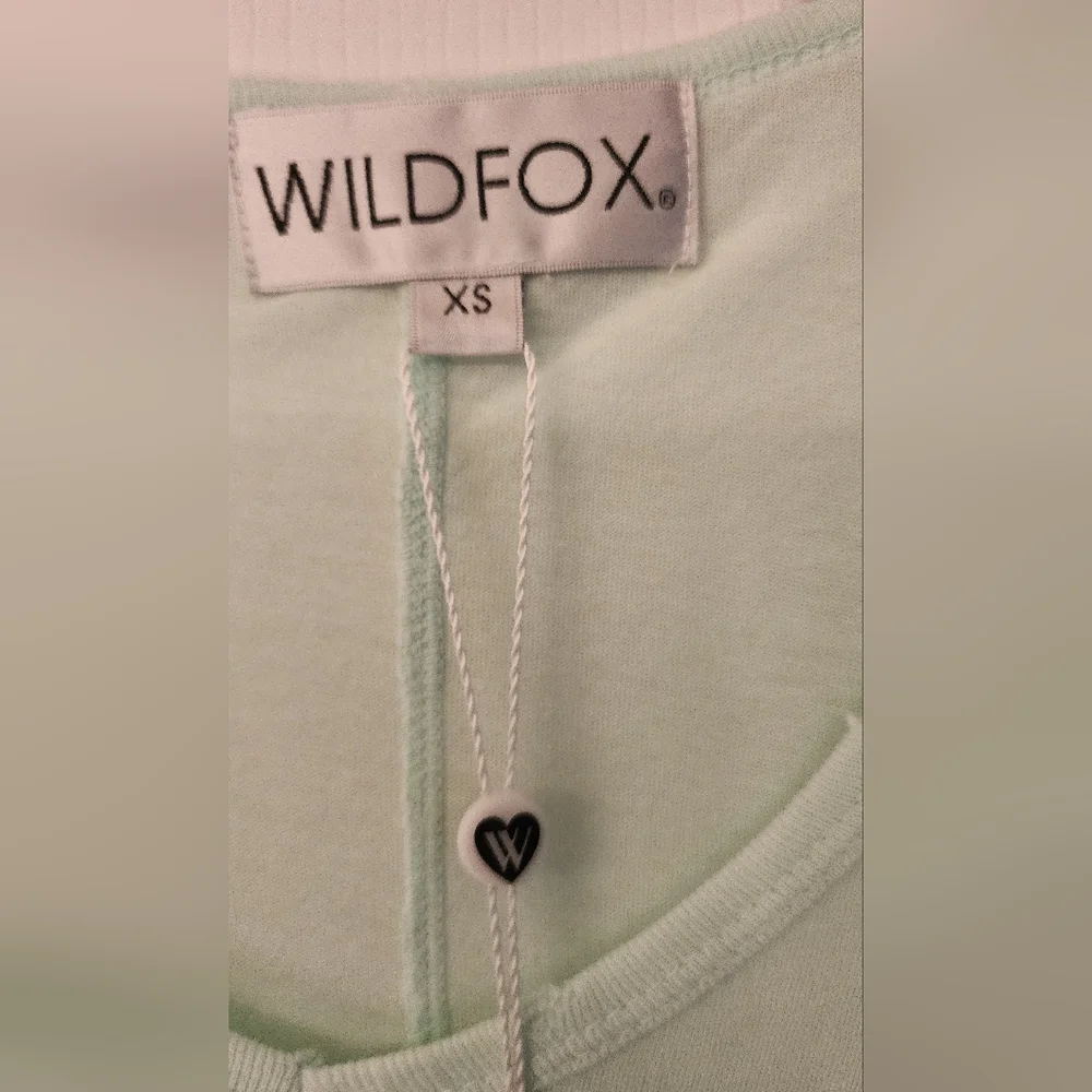 WILDFOX Chrissy V Neck Tee in mint green Size XS - Picture 5 of 7